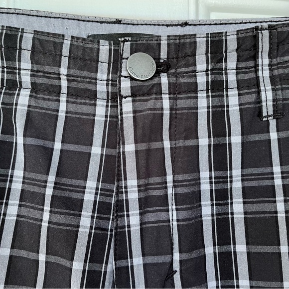 •Calvin Klein• Men’s Black/Gray Plaid Shorts - Size 34 - Picture 5 of 10